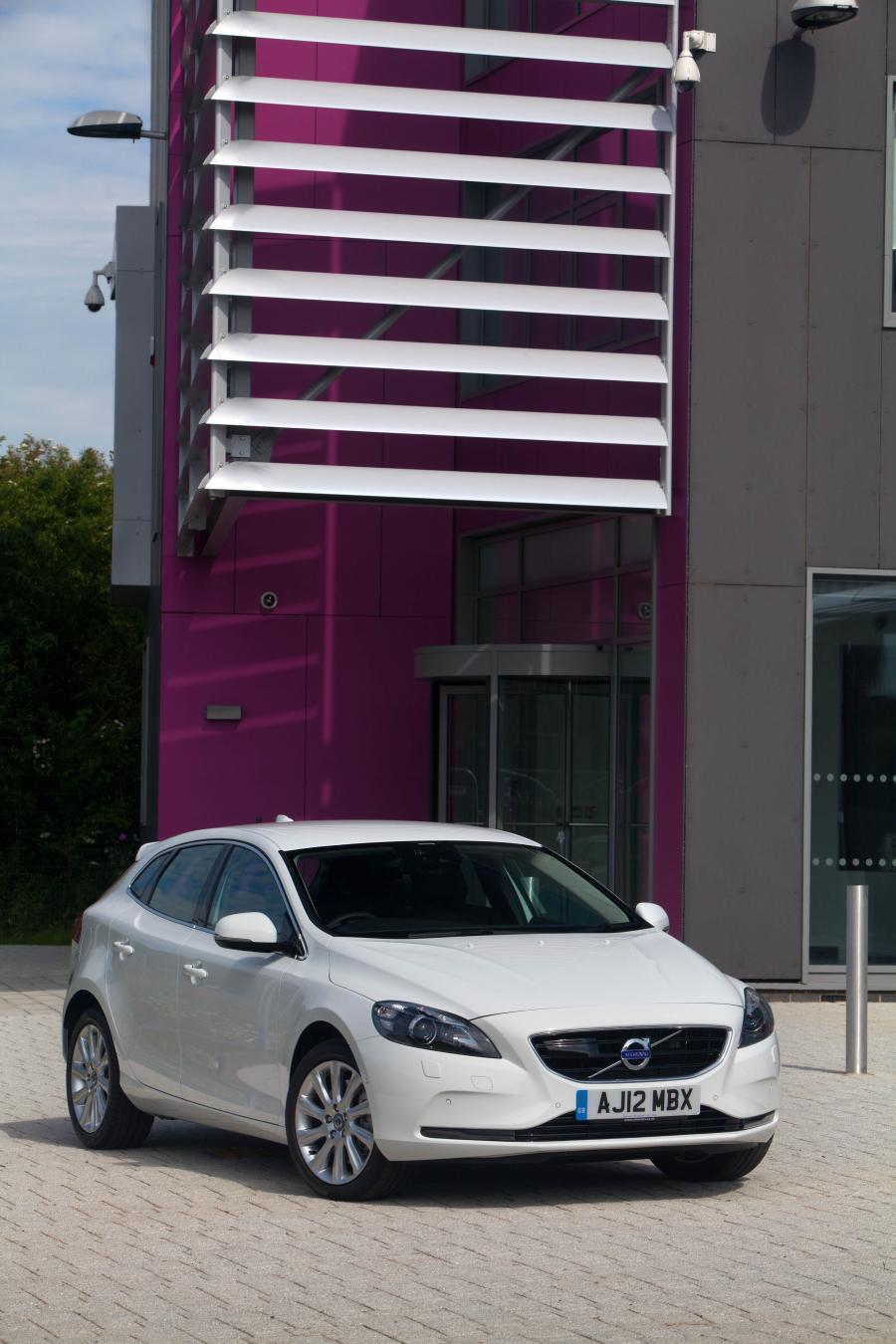  Volvo V40 2012 года  (фото 31 из 183)